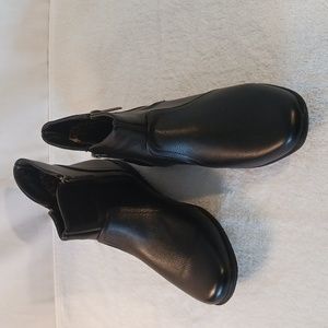 Sun Country Women's Ankle Boots NWOT